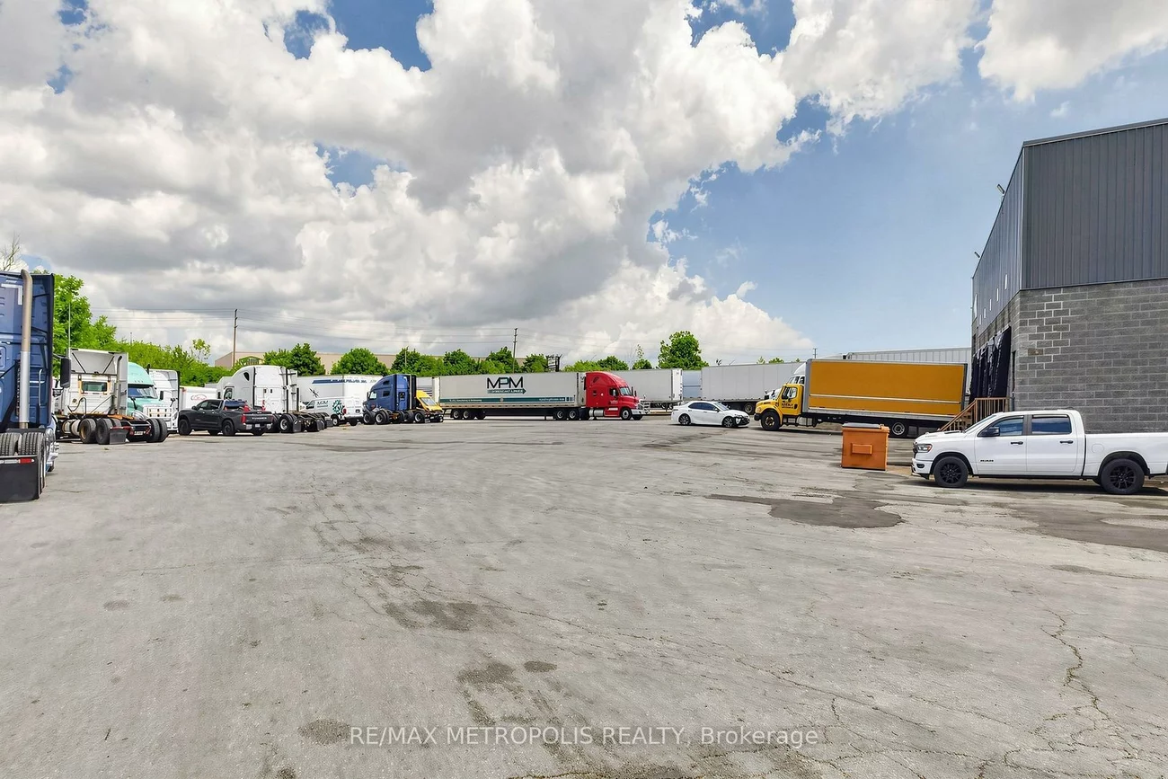95, Hedgedale, Steeles Industrial, Brampton
