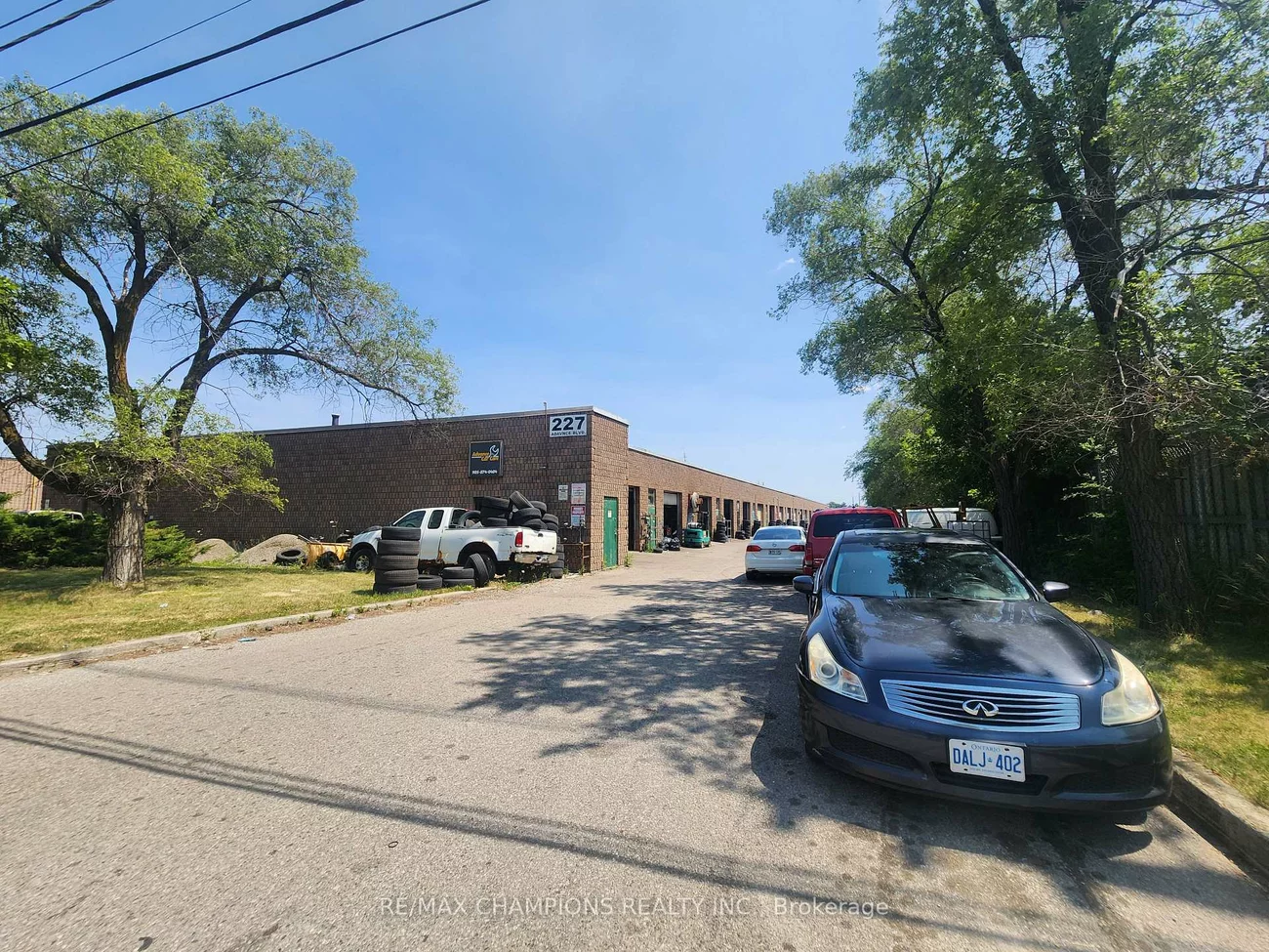 227, Advance, Steeles Industrial, Brampton