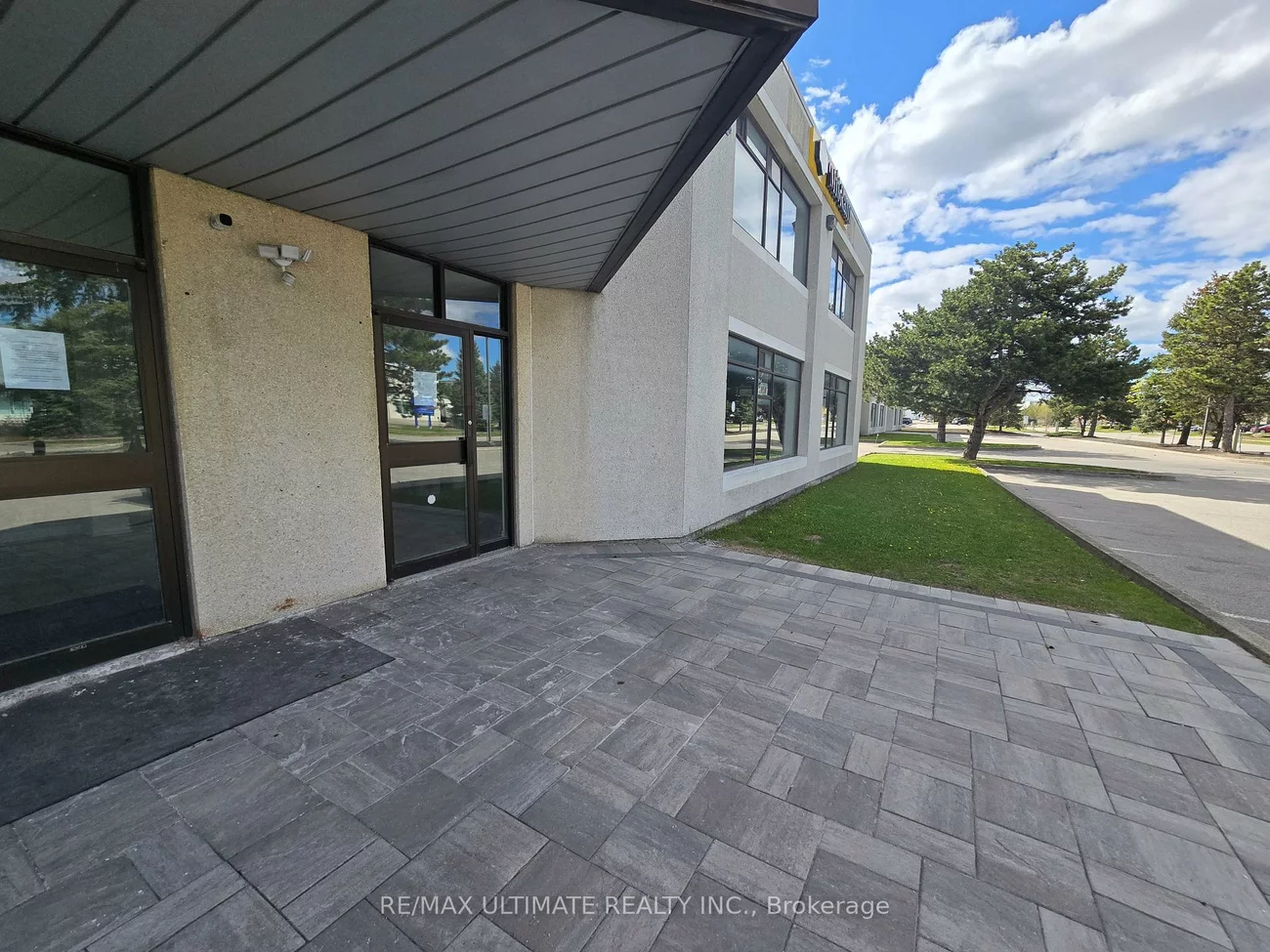 386, Deerhurst, Gore Industrial South, Brampton