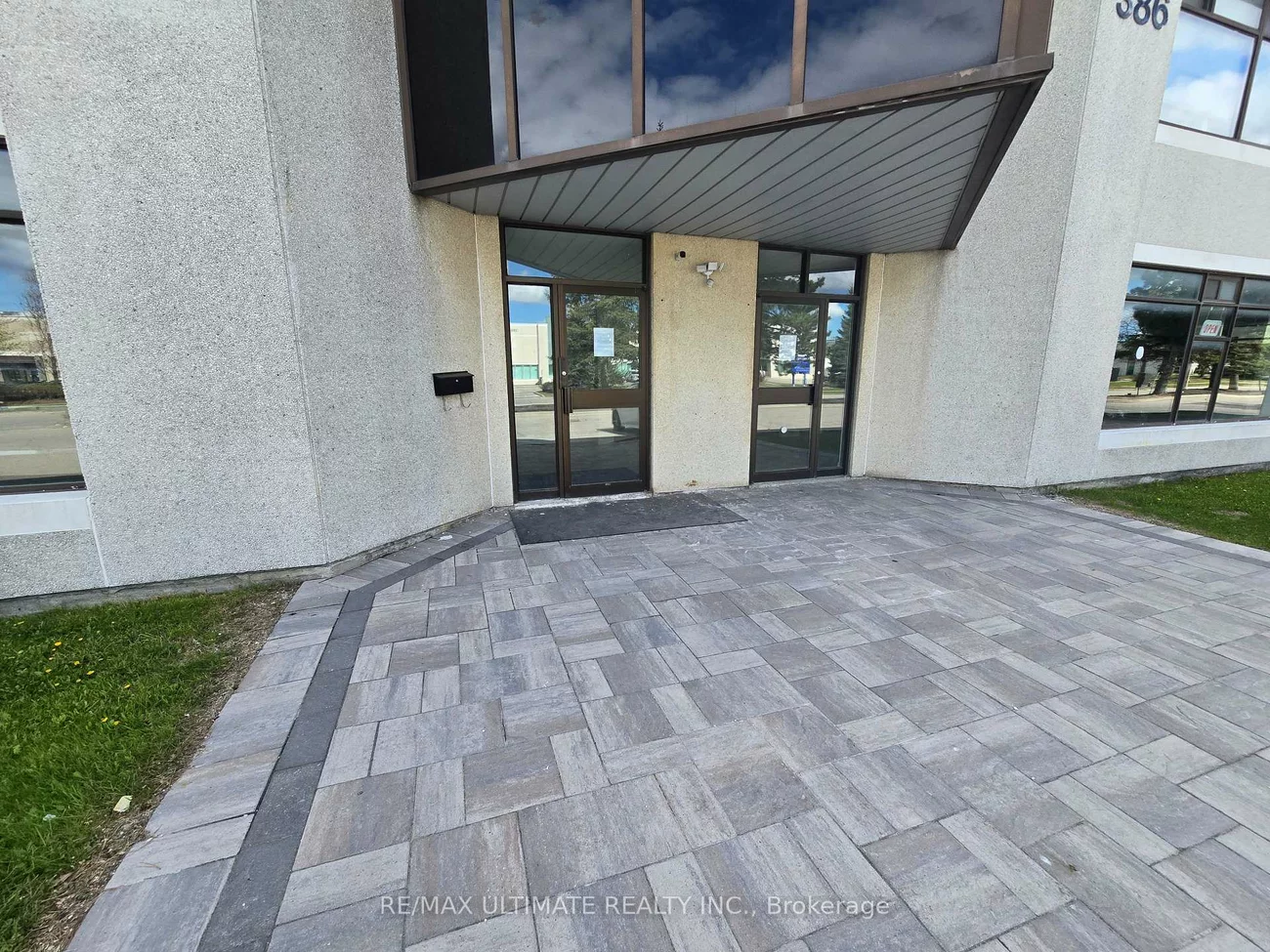 386, Deerhurst, Gore Industrial South, Brampton