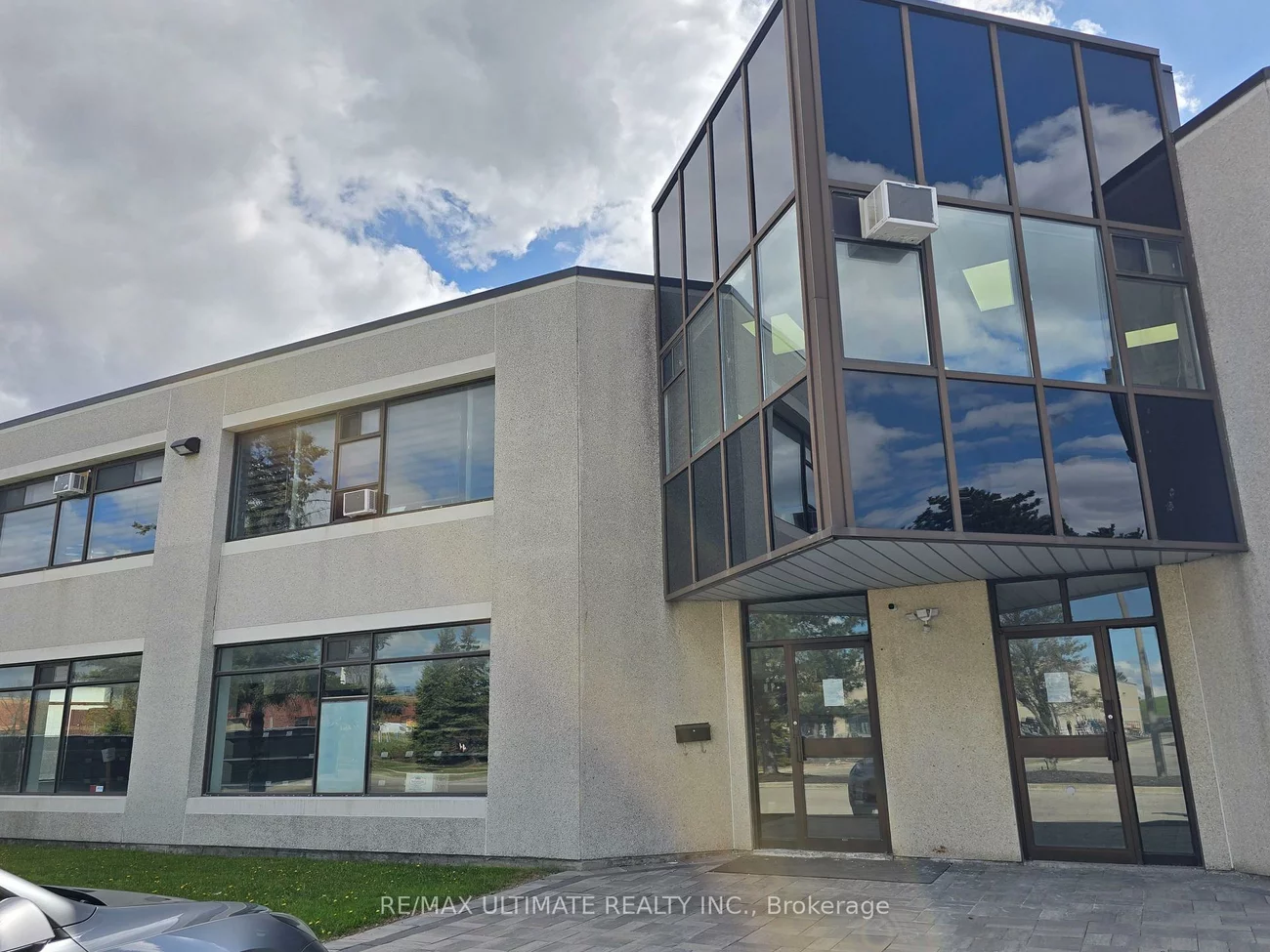 386, Deerhurst, Gore Industrial South, Brampton