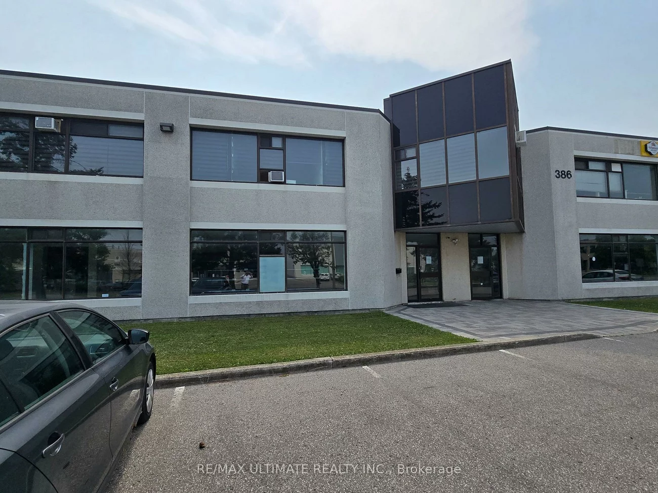 386, Deerhurst, Gore Industrial South, Brampton