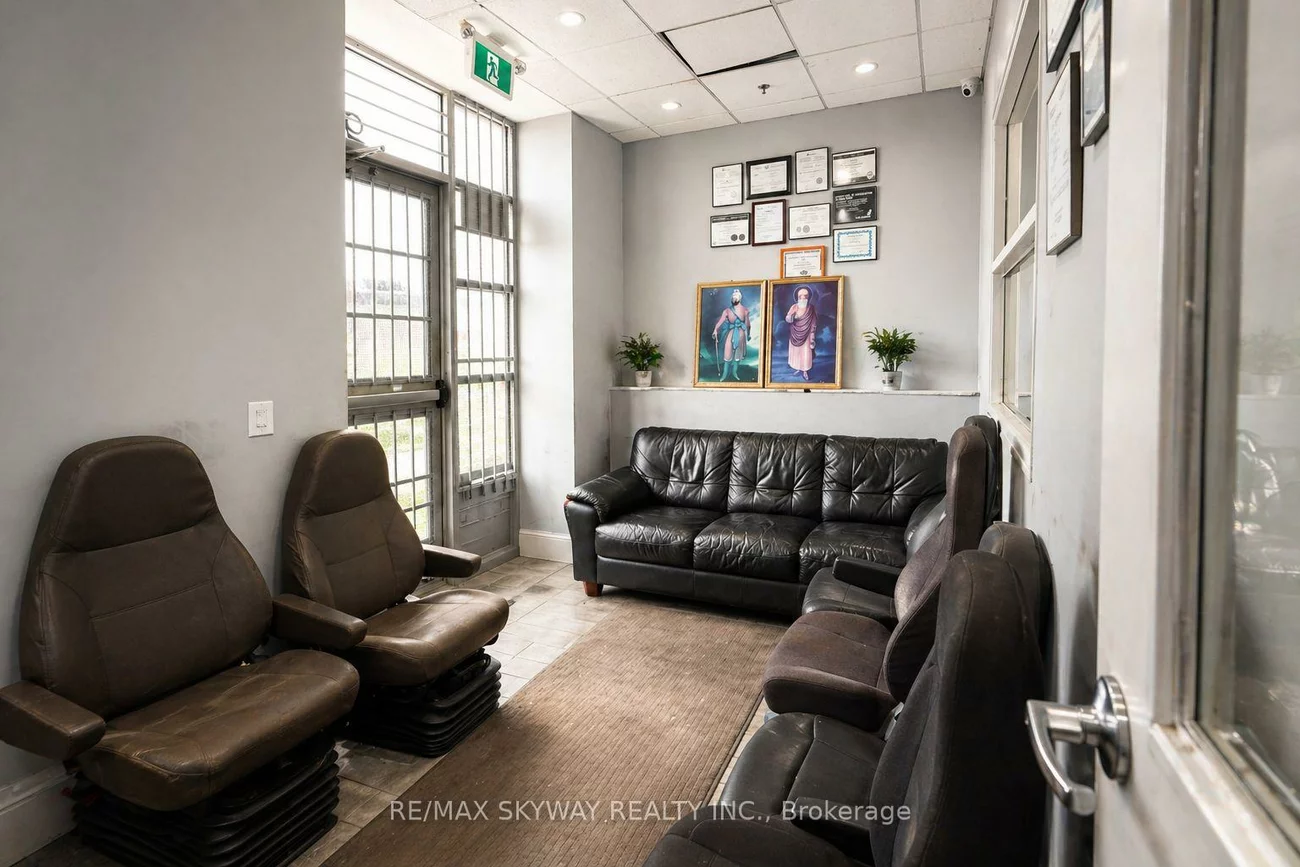 2070, Steeles, Southgate, Brampton