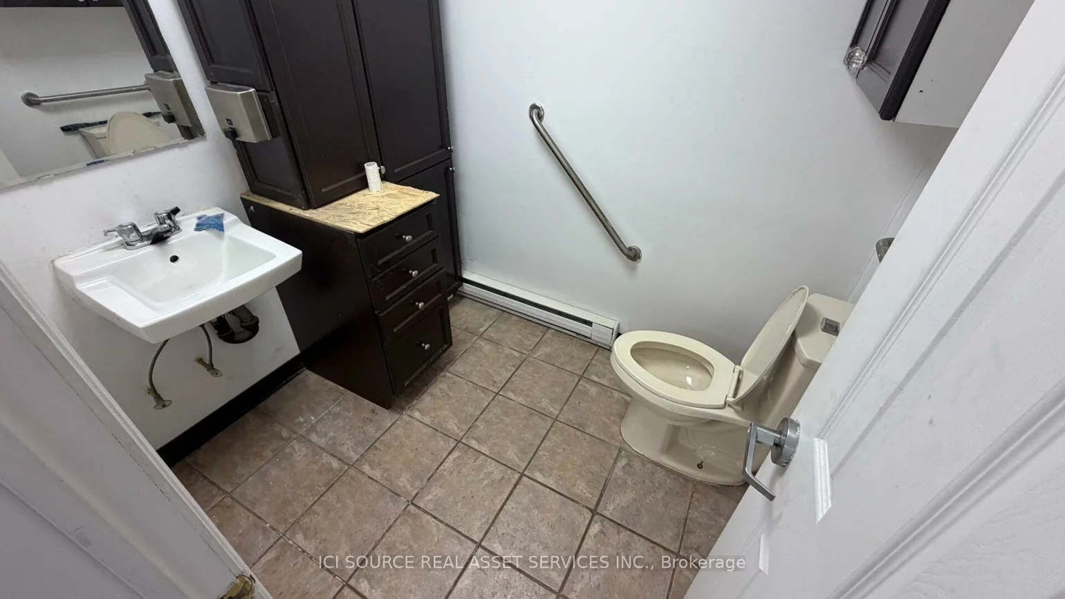 18, Strathearn, Steeles Industrial, Brampton