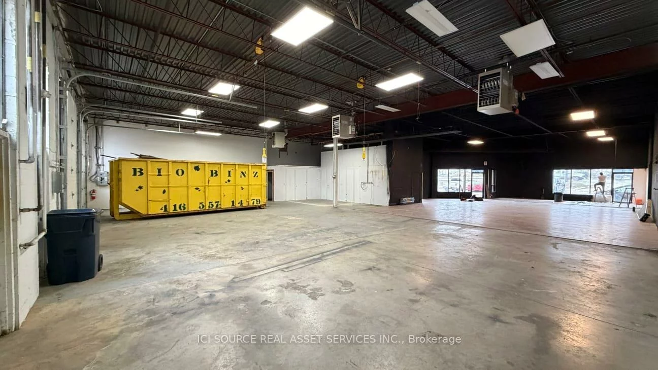 18, Strathearn, Steeles Industrial, Brampton
