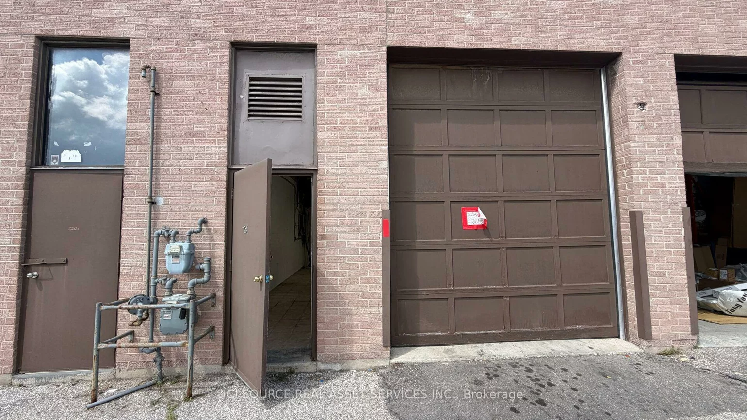 18, Strathearn, Steeles Industrial, Brampton