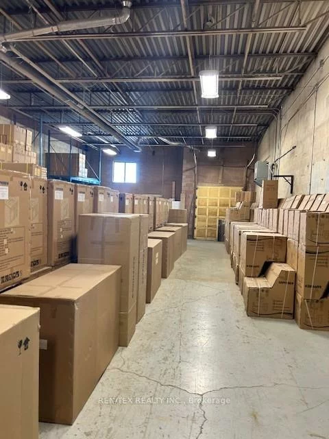 14, Strathearn, Steeles Industrial, Brampton