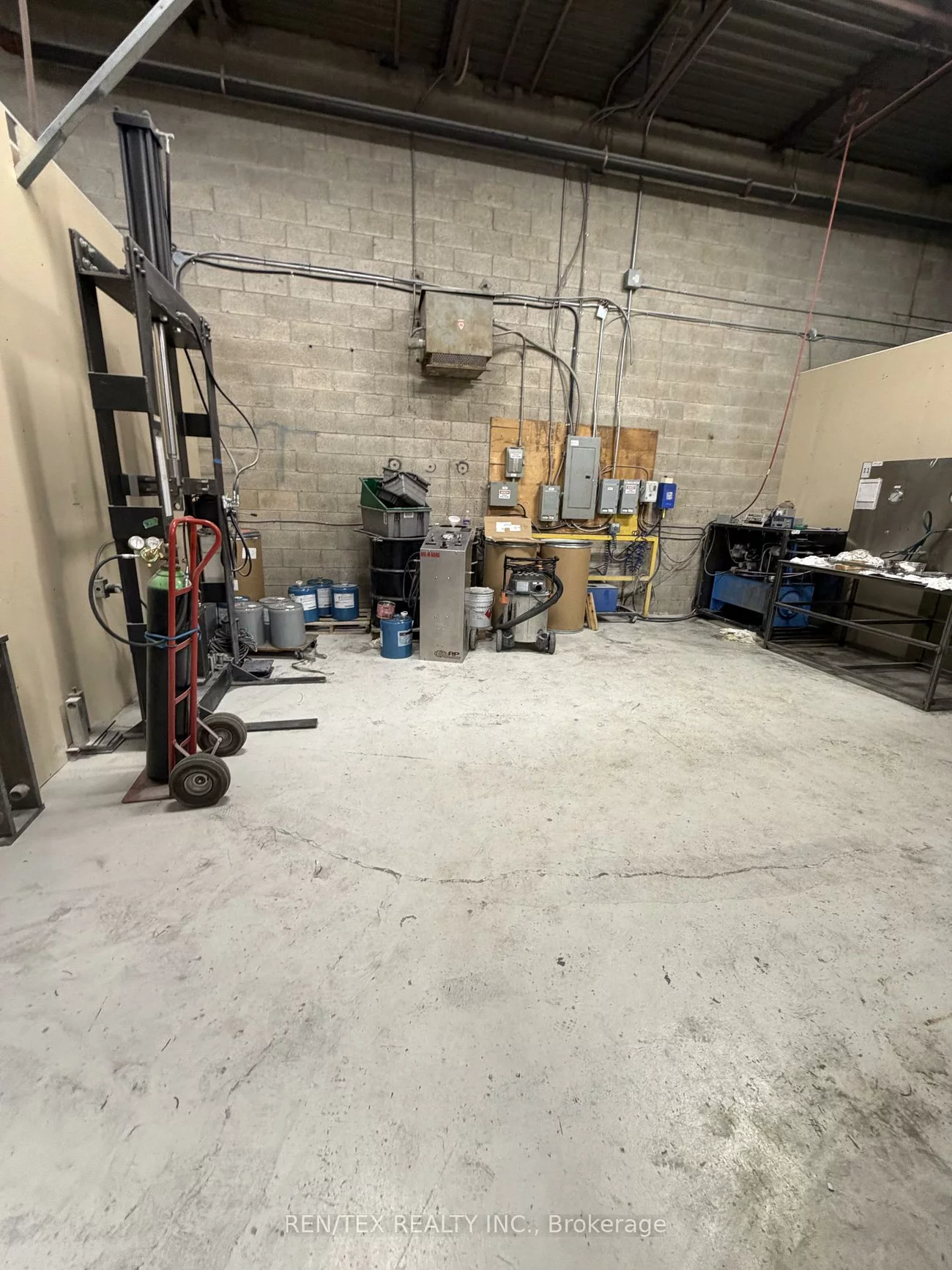 14, Strathearn, Steeles Industrial, Brampton