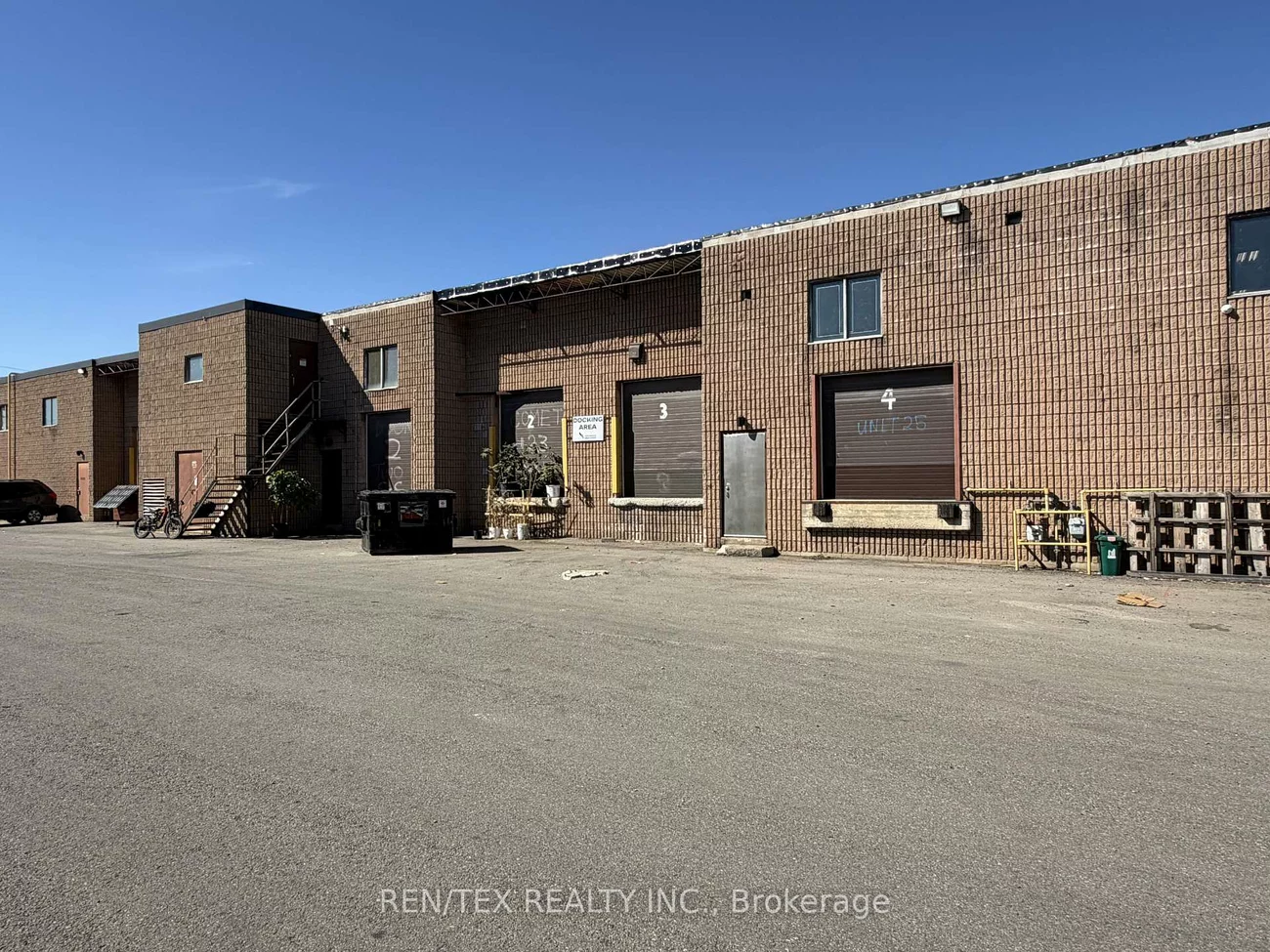 14, Strathearn, Steeles Industrial, Brampton