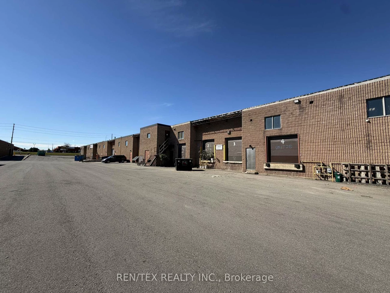 14, Strathearn, Steeles Industrial, Brampton