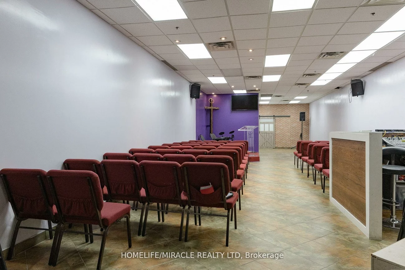 351, Parkhurst, Parkway Belt Industrial Area, Brampton