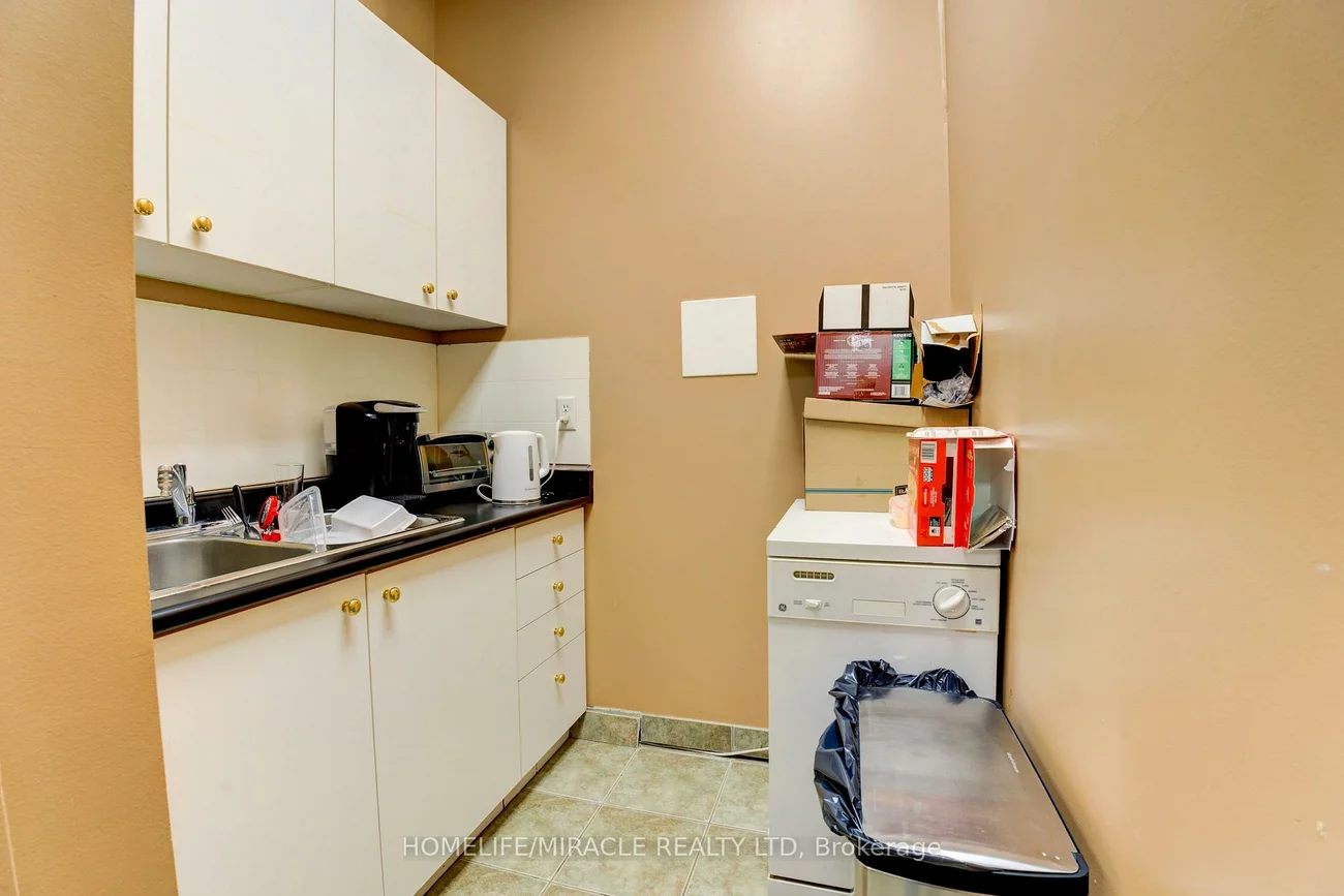 173, Advance, Steeles Industrial, Brampton