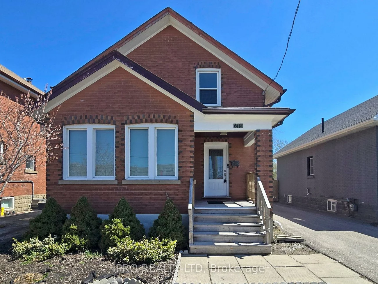 219, Queen, Downtown Brampton, Brampton