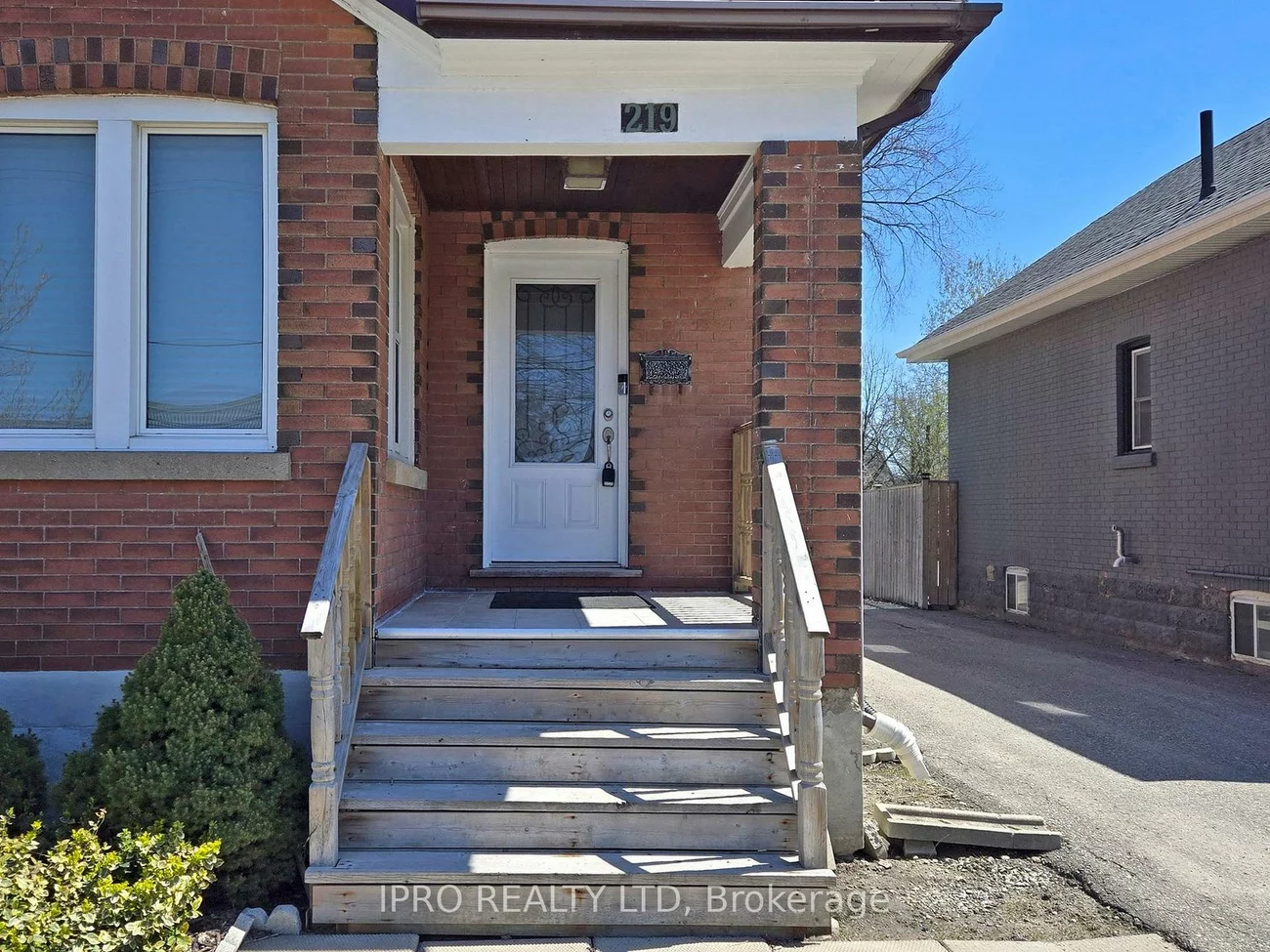 219, Queen, Downtown Brampton, Brampton