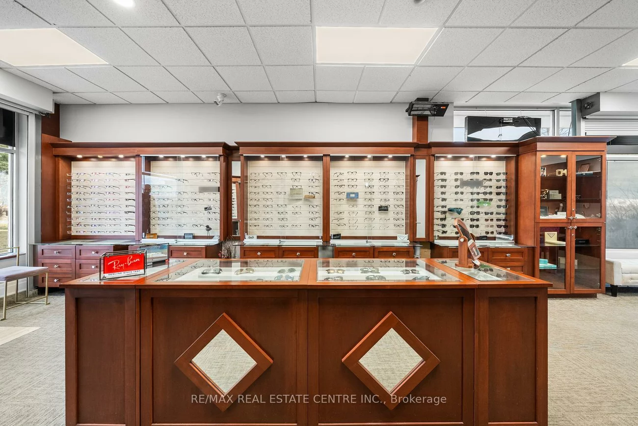 341, Parkhurst, Parkway Belt Industrial Area, Brampton