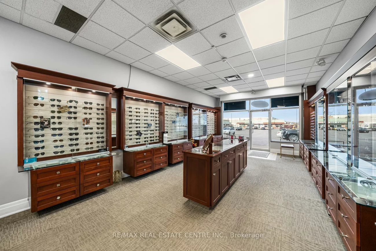 341, Parkhurst, Parkway Belt Industrial Area, Brampton