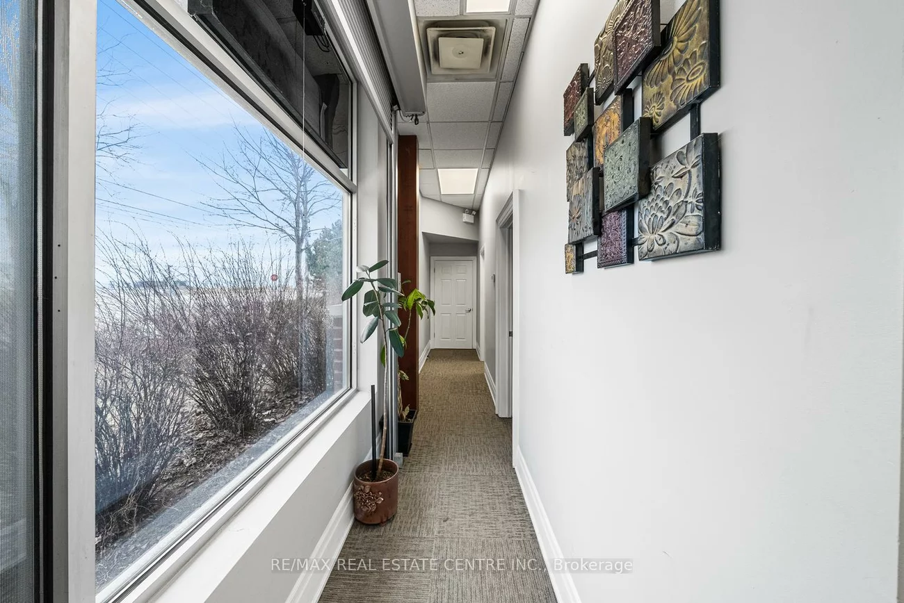 341, Parkhurst, Parkway Belt Industrial Area, Brampton