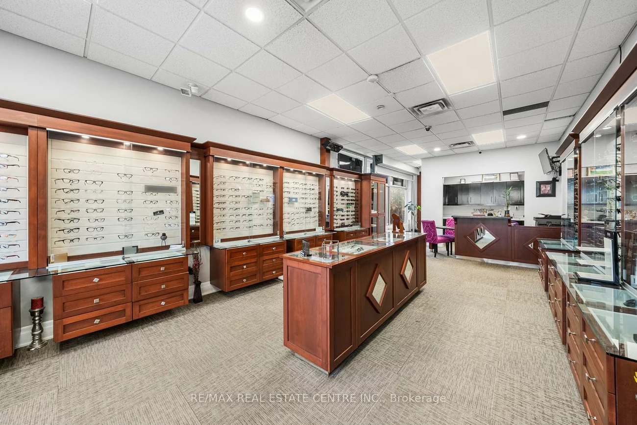 341, Parkhurst, Parkway Belt Industrial Area, Brampton