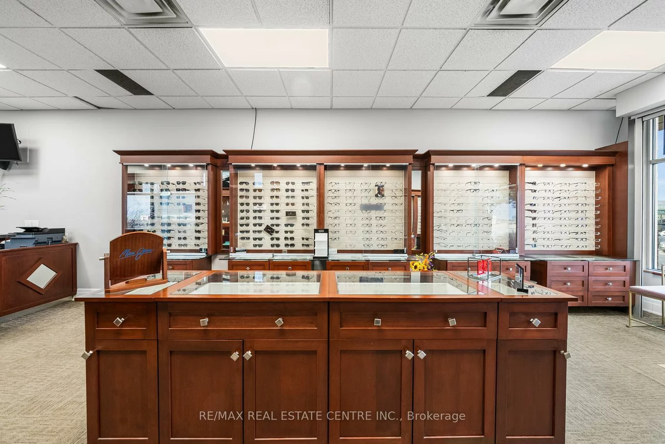 341, Parkhurst, Parkway Belt Industrial Area, Brampton