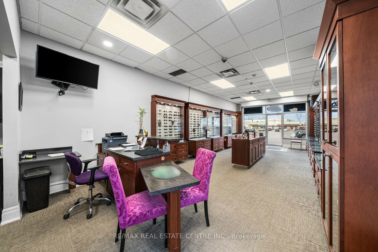 341, Parkhurst, Parkway Belt Industrial Area, Brampton