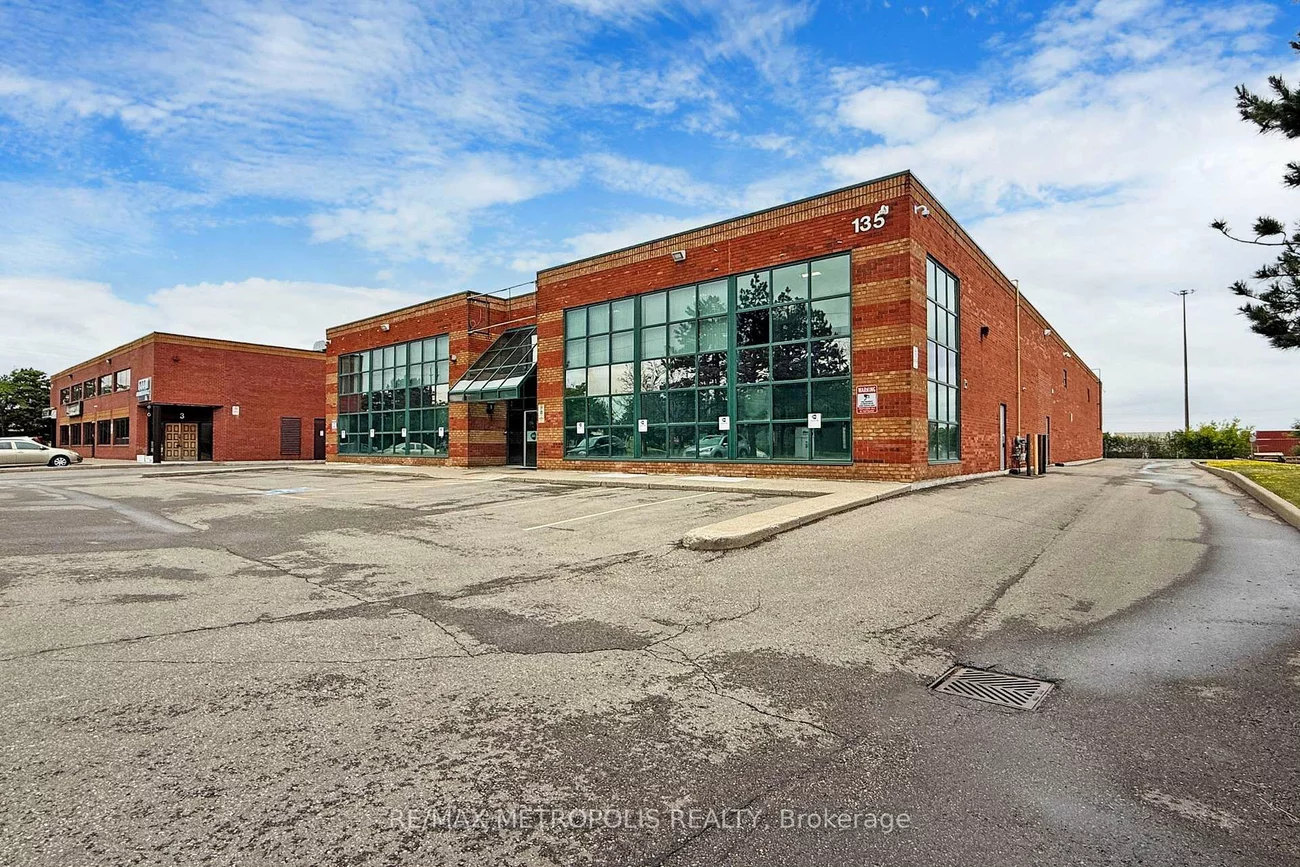 135, Devon, Gore Industrial South, Brampton