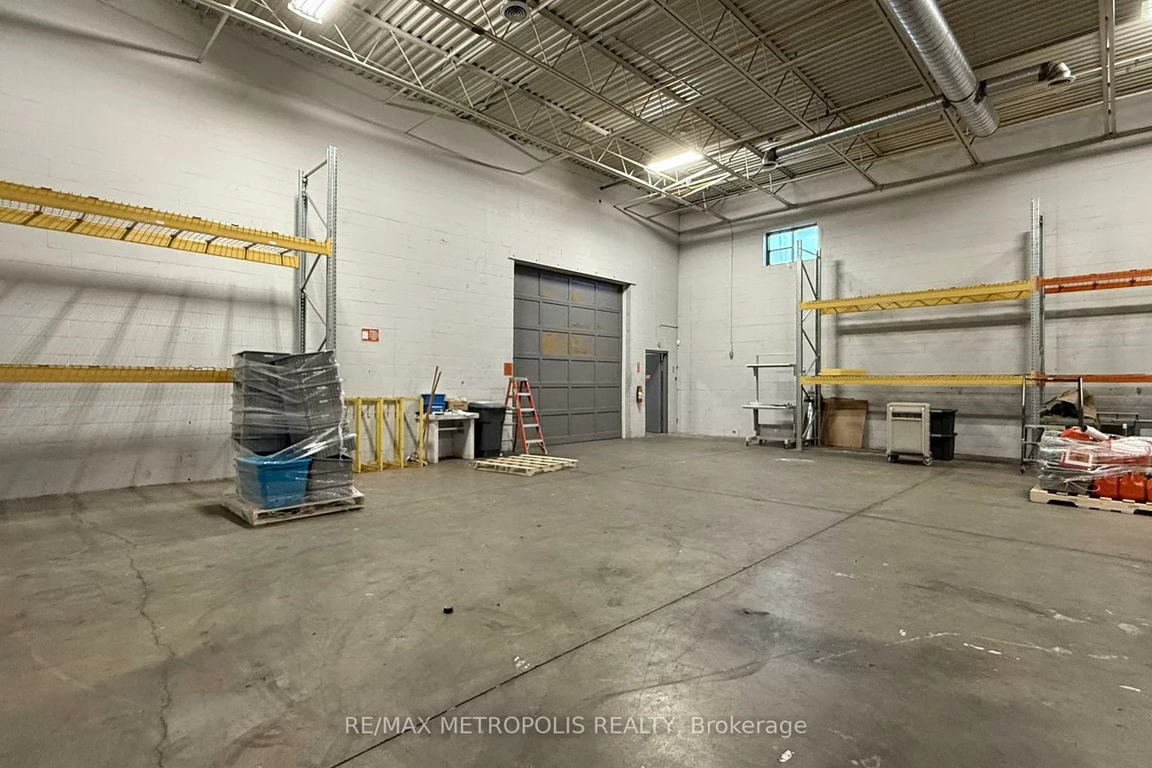 135, Devon, Gore Industrial South, Brampton