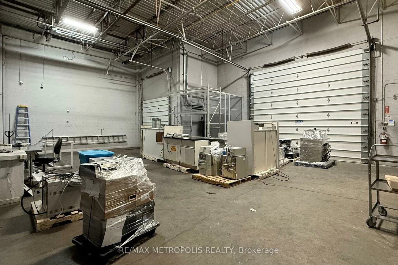 135, Devon, Gore Industrial South, Brampton