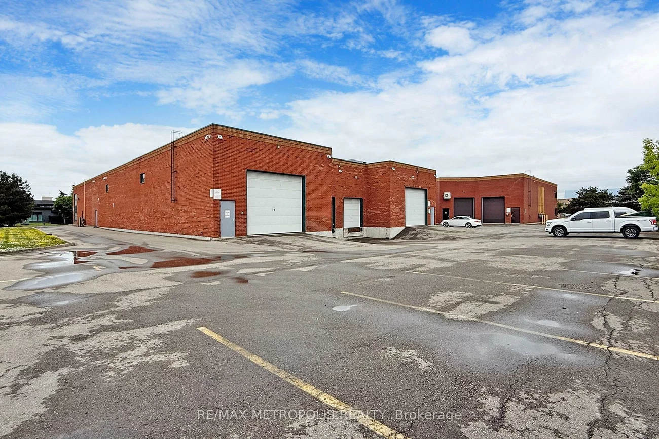 135, Devon, Gore Industrial South, Brampton