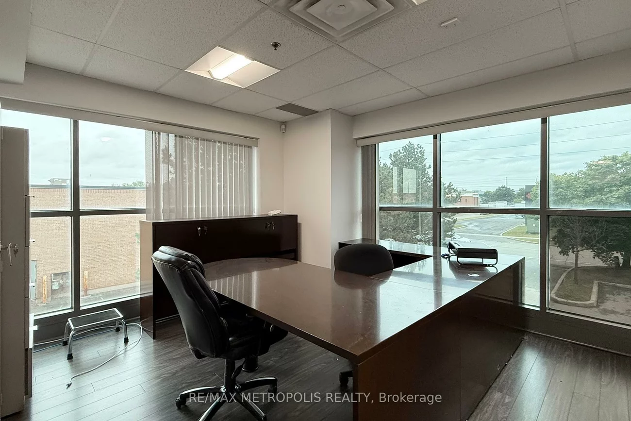 135, Devon, Gore Industrial South, Brampton
