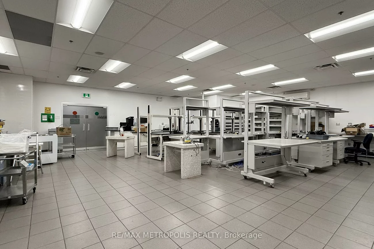 135, Devon, Gore Industrial South, Brampton