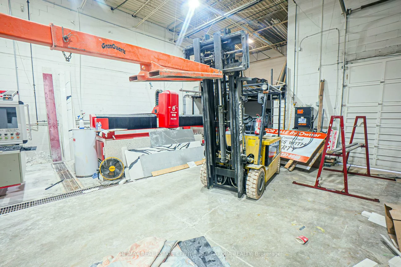 2084, Steeles, Southgate, Brampton