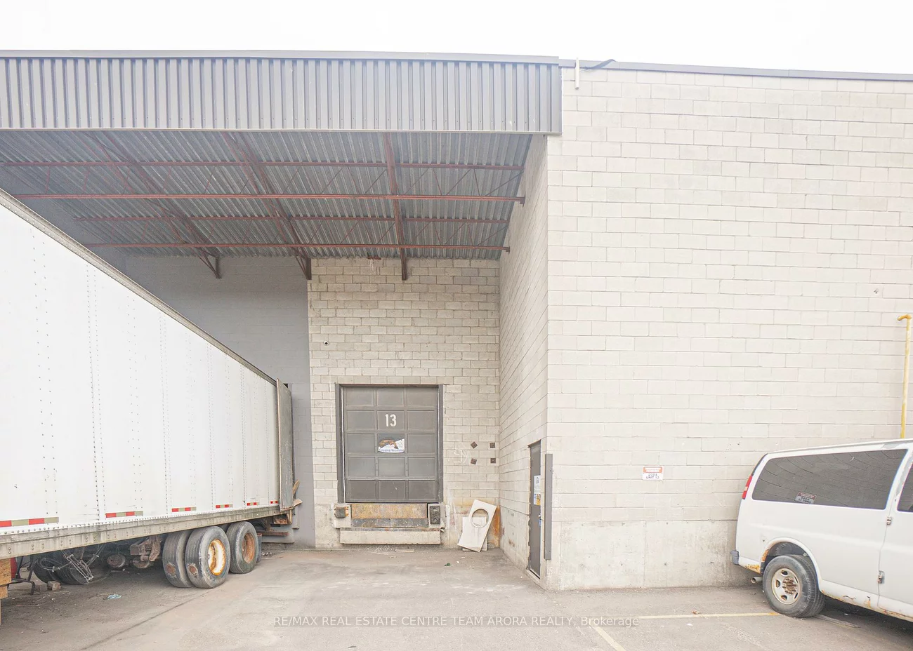 2084, Steeles, Southgate, Brampton