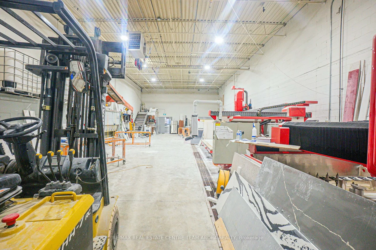2084, Steeles, Southgate, Brampton