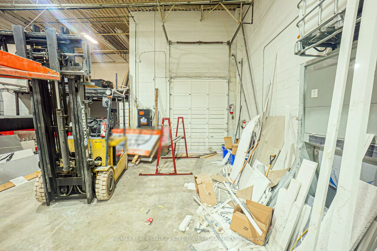 2084, Steeles, Southgate, Brampton