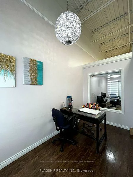 341, Parkhurst, Parkway Belt Industrial Area, Brampton