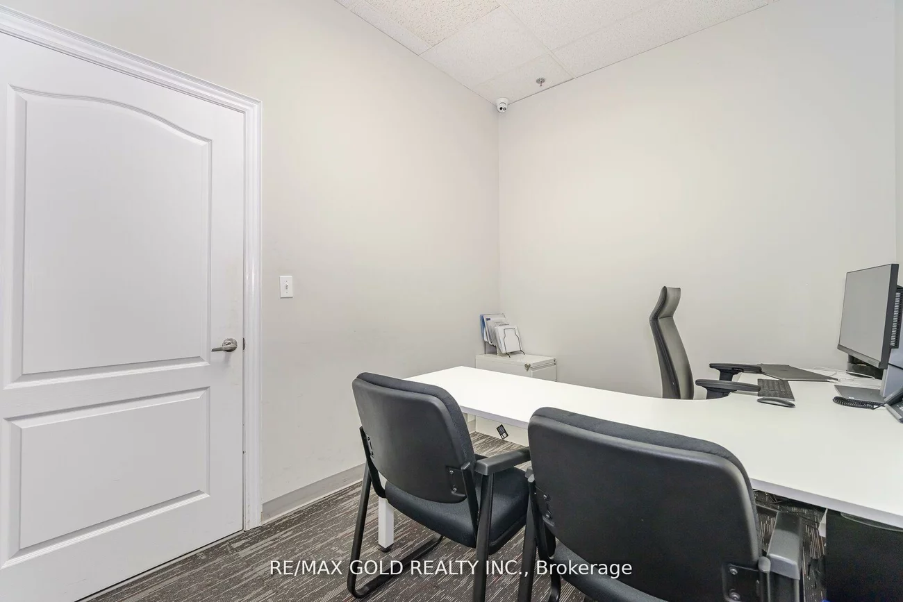 2074, Steeles, Southgate, Brampton