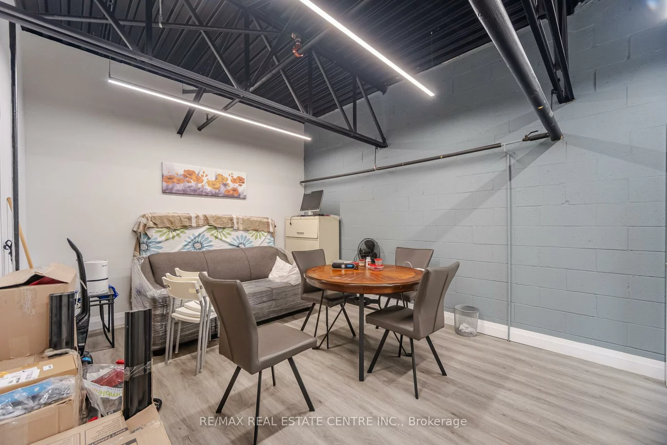 2074, Steeles, Southgate, Brampton