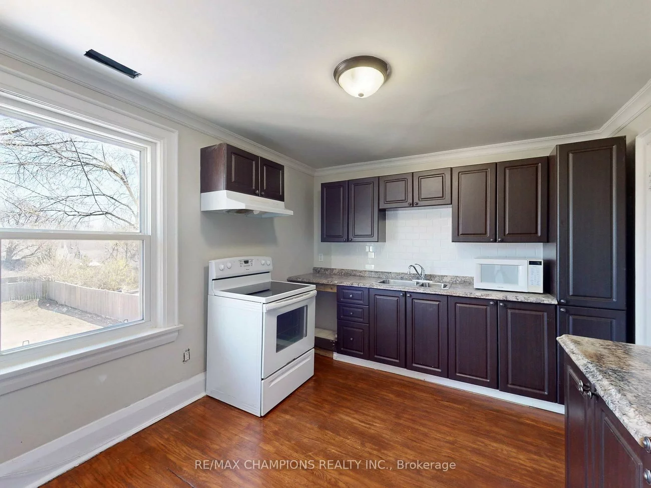 219, Queen, Downtown Brampton, Brampton