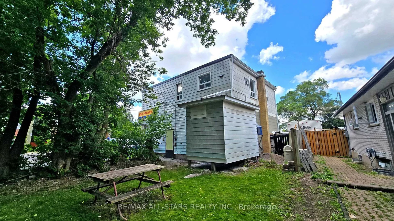 88, Elliott, Downtown Brampton, Brampton