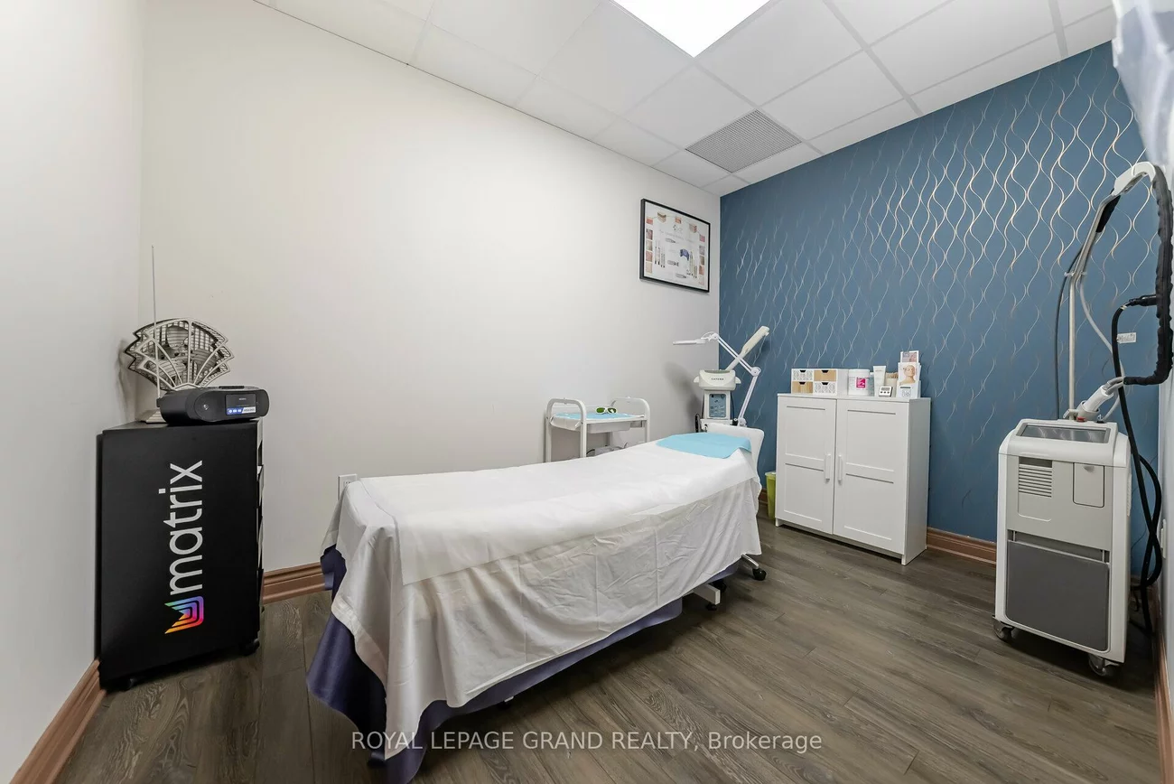 30, Melanie, Steeles Industrial, Brampton