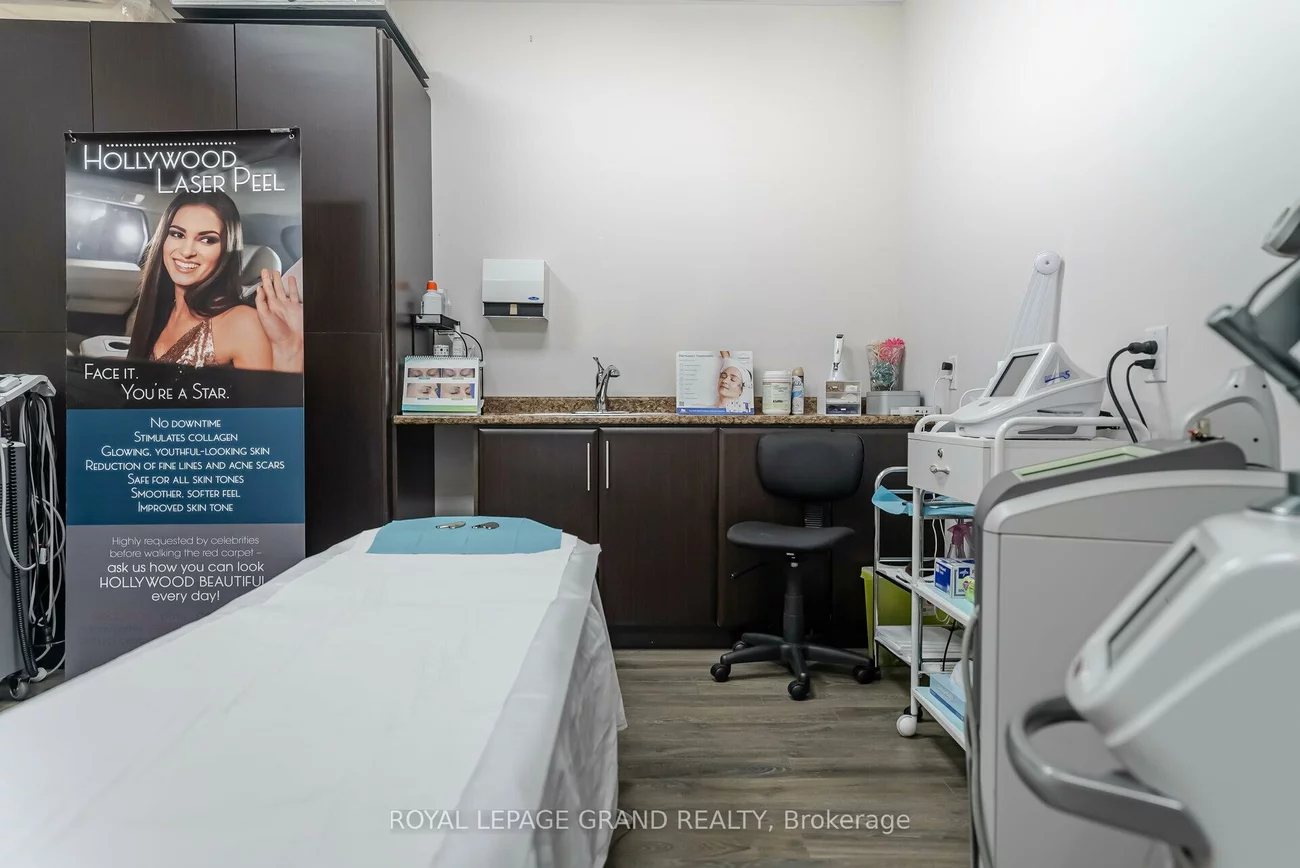 30, Melanie, Steeles Industrial, Brampton