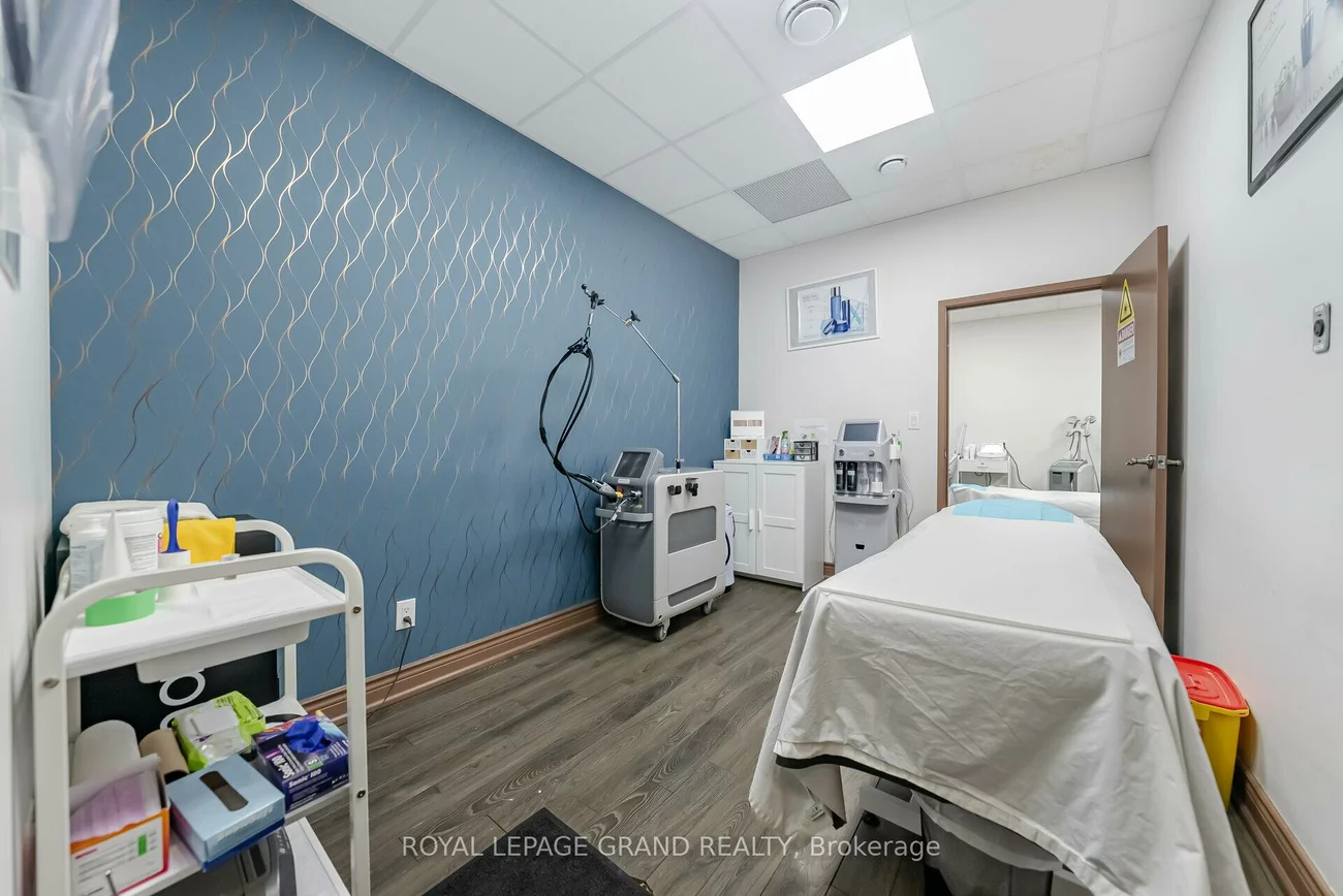 30, Melanie, Steeles Industrial, Brampton