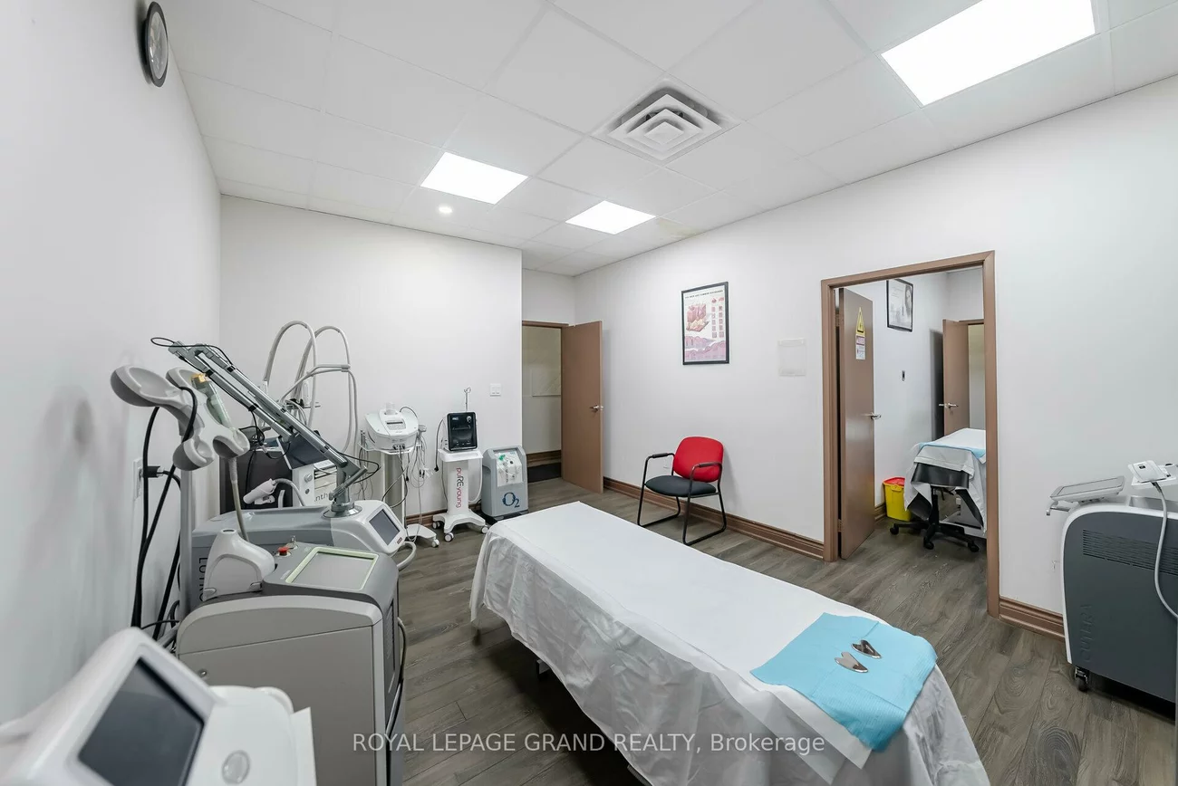 30, Melanie, Steeles Industrial, Brampton