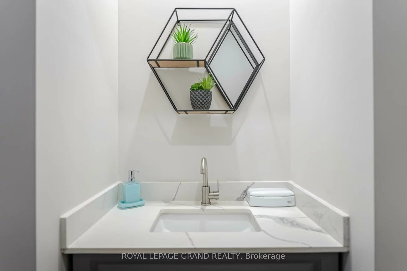 30, Melanie, Steeles Industrial, Brampton