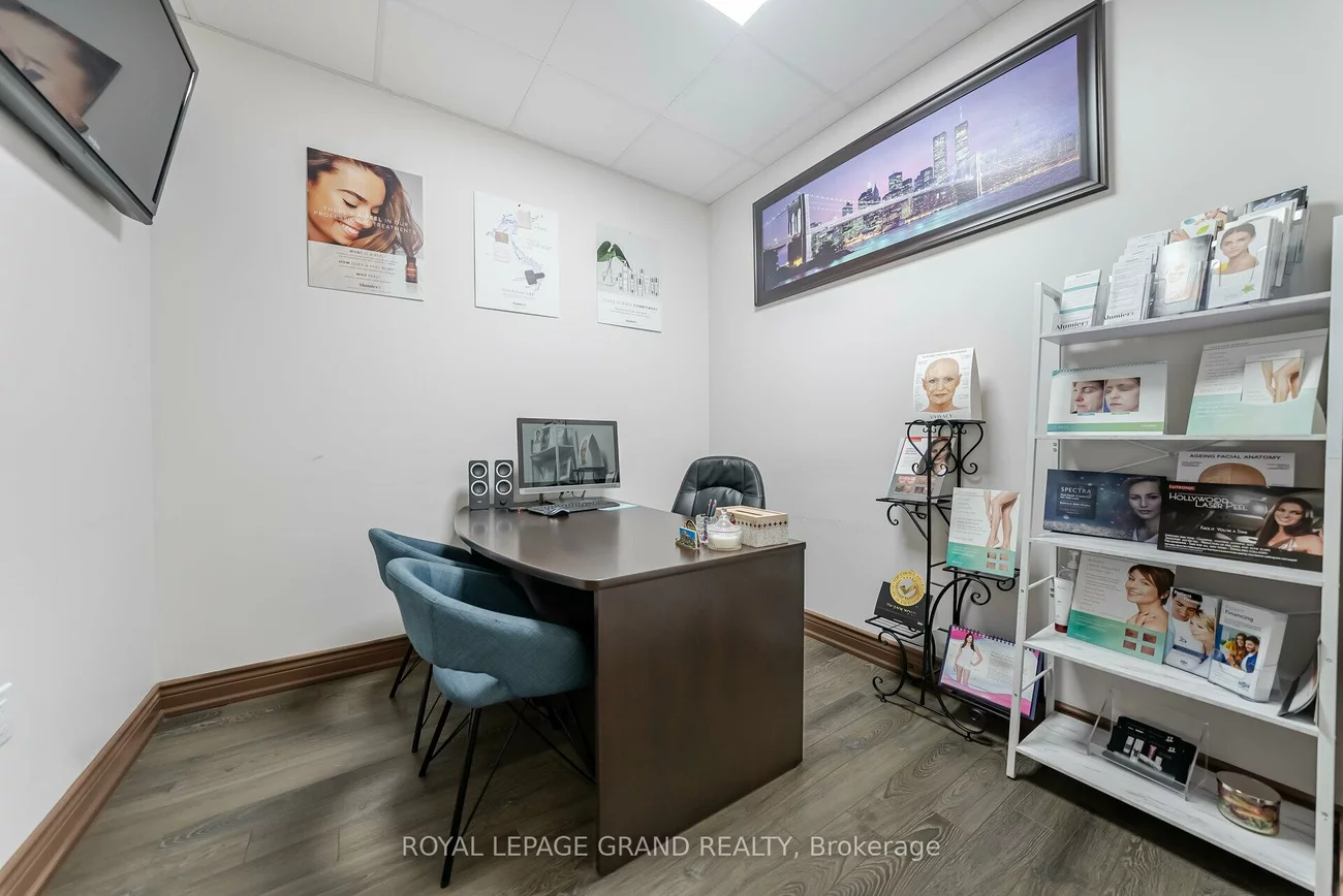 30, Melanie, Steeles Industrial, Brampton