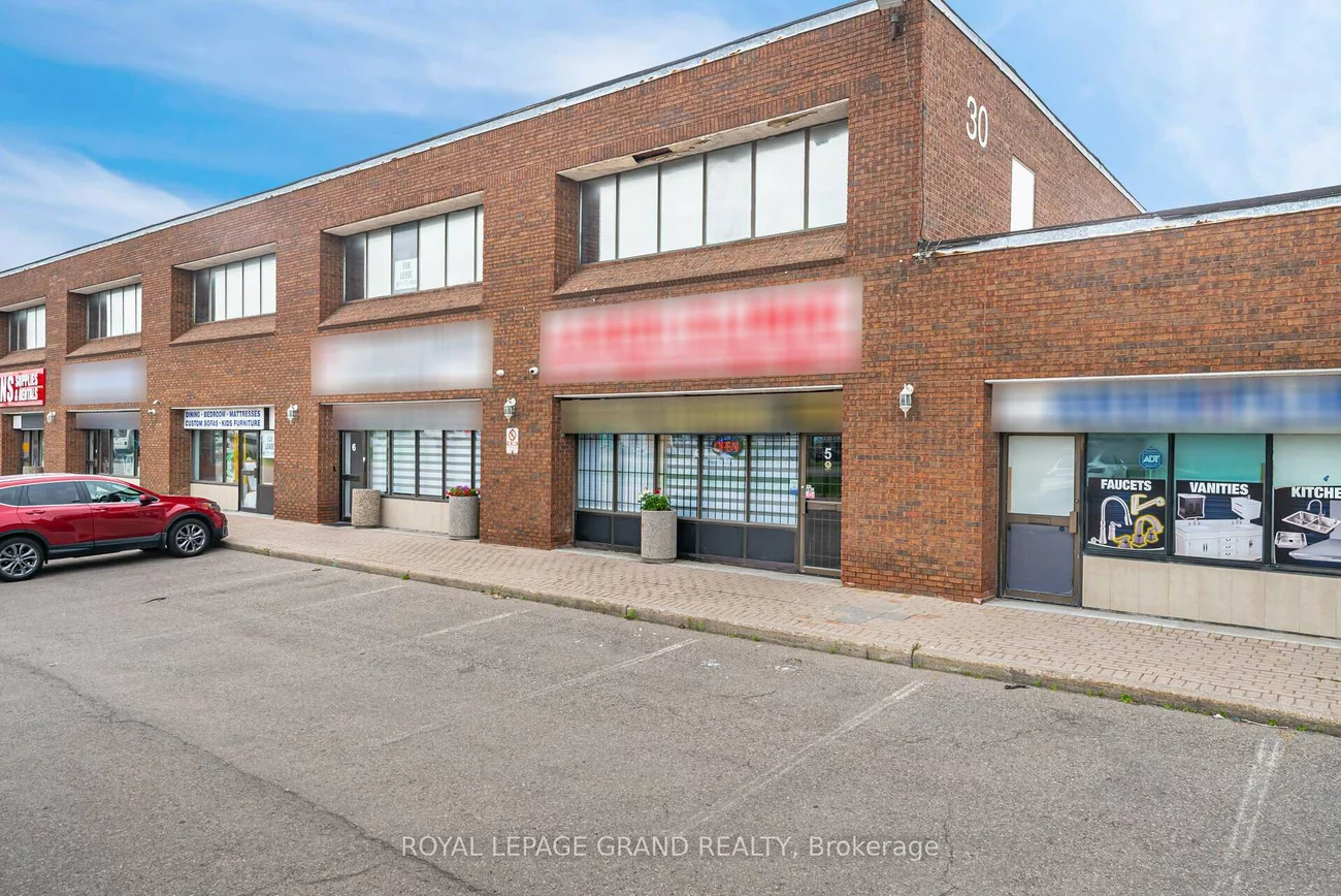30, Melanie, Steeles Industrial, Brampton