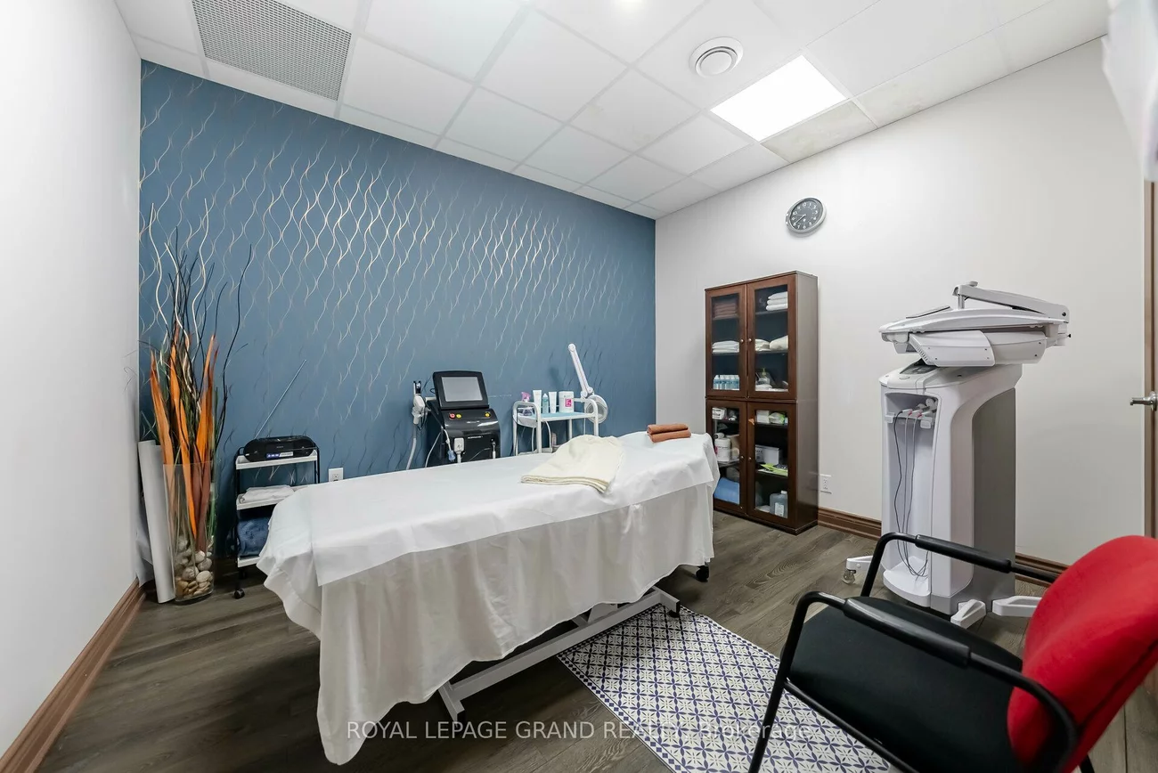 30, Melanie, Steeles Industrial, Brampton