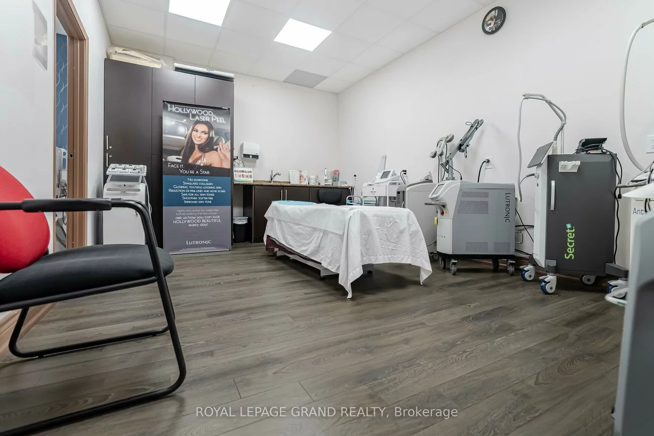 30, Melanie, Steeles Industrial, Brampton