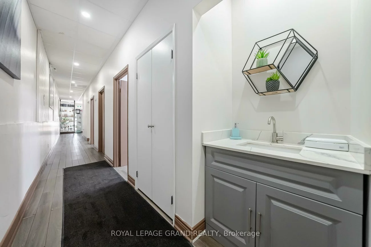 30, Melanie, Steeles Industrial, Brampton