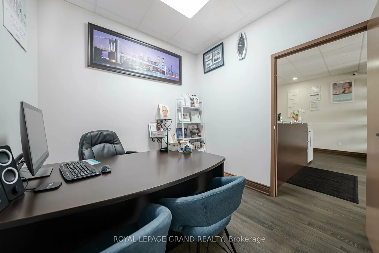 30, Melanie, Steeles Industrial, Brampton